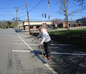 Mayor Painting Parking Stripes290X250